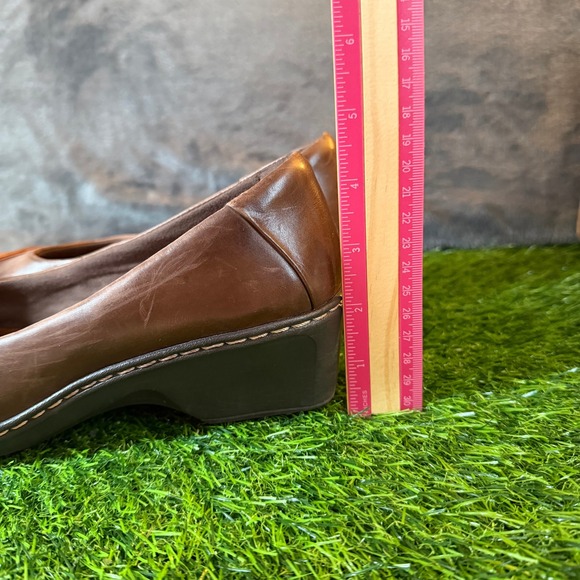 Cobb Hill Brown Leather Wedge Pumps Round Toe Slip On Shoes CAF01BRM Womens 8.5 - Picture 10 of 13